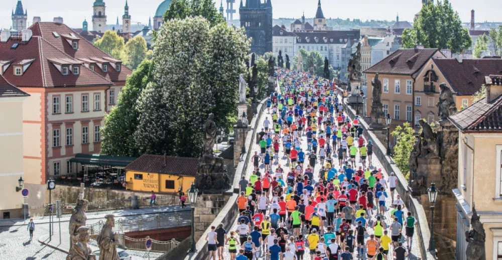 Pražský maraton omezuje dopravu. Řidiči nemohou na většinu nábřeží v centru