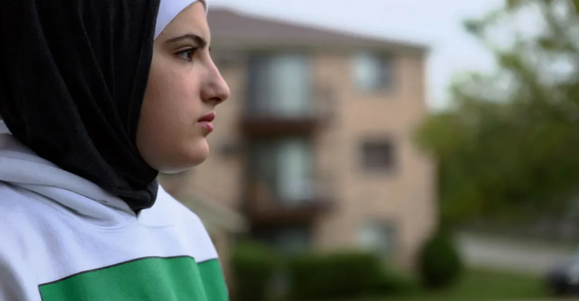 Syrská dívka z Chicaga bojuje Facebookem proti Asadovi