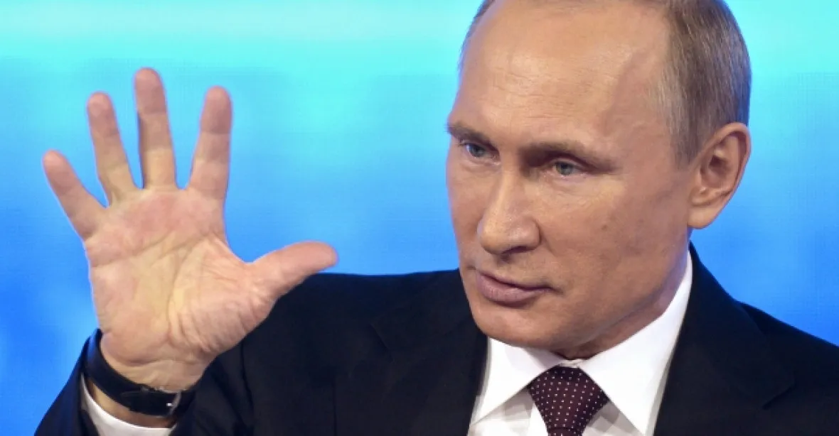 Na Ukrajině Rusové nejsou, tvrdí Putin. Na Krymu byli, přiznal