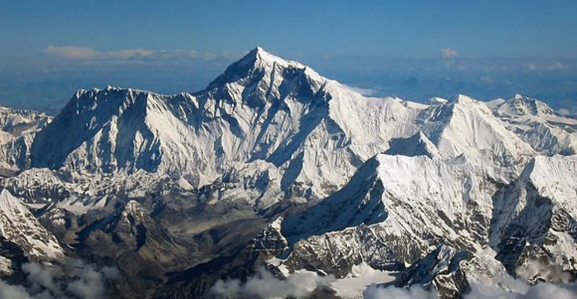 13 mrtvých při cestě na Everest: dosud největší tragédie