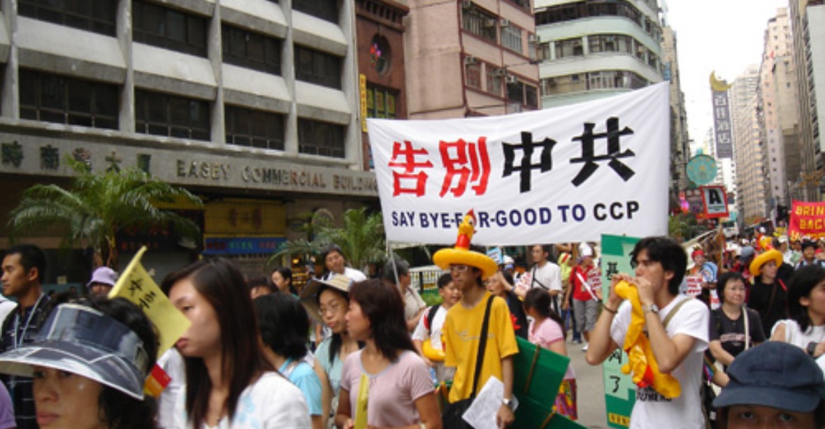 Statisícové demonstrace za svobodu v Hongkongu, více než 500 zadržených