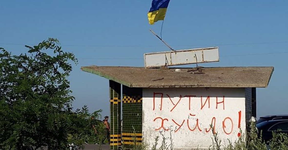 Kyjev slibuje pokračování ofenzivy, povstalci opevňují Doněck