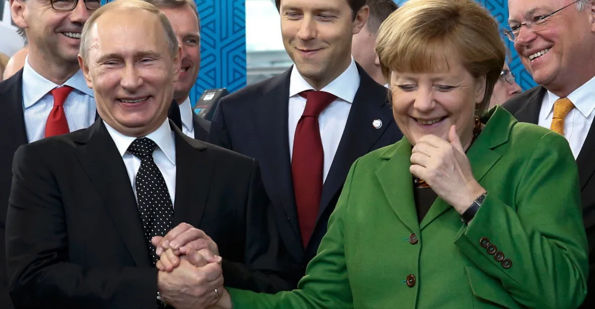 Tajný plán Merkelové s Putinem: uzná se anexe Krymu