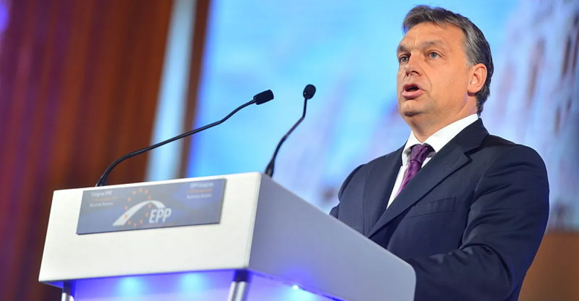 Slavný Orbánův projev k Maďarům poprvé česky