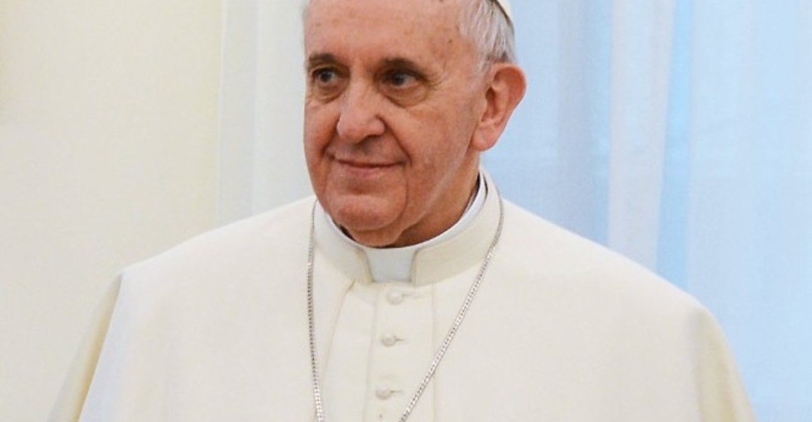 Při autonehodě zahynuli tři příbuzní papeže Františka