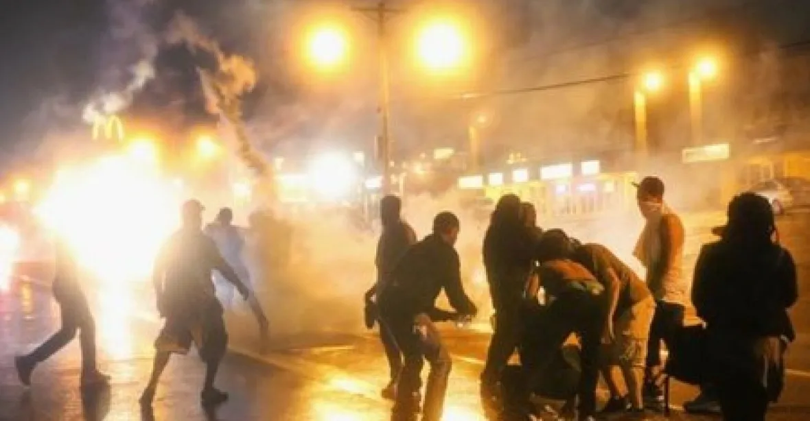 Poblíž Fergusonu policie zastřelila dalšího černocha