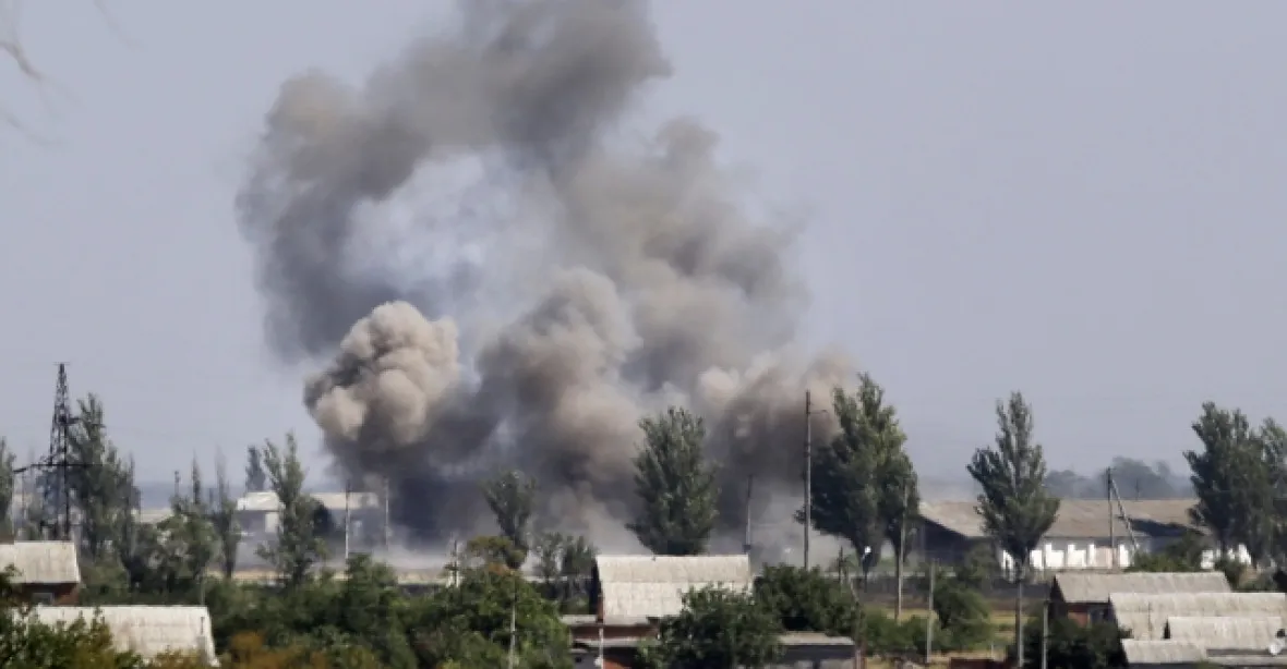 Ruská vojska vpadla na Ukrajinu, tvrdí Kyjev. Padl Novoazovsk