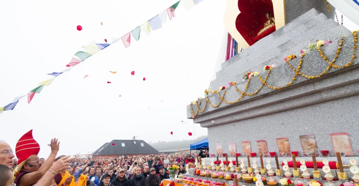 Buddhisté mají v Česku první stúpu