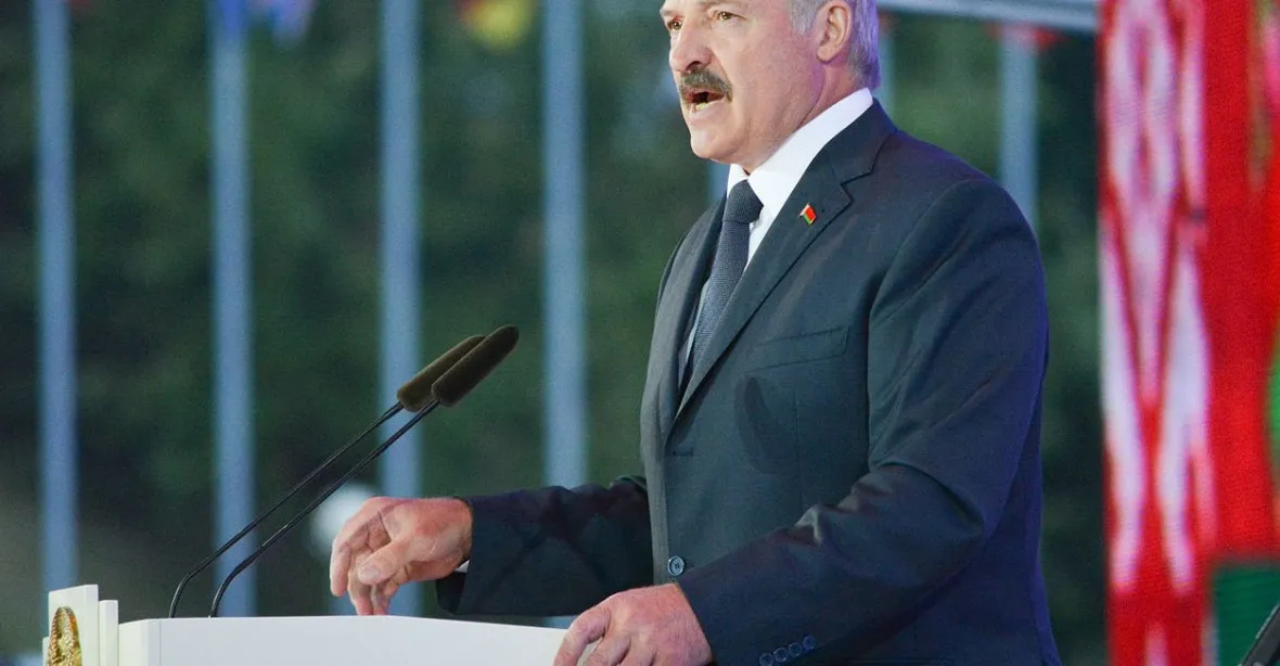 Lukašenko: Toaletní papír do klobás nedáváme, nejsme Rusové