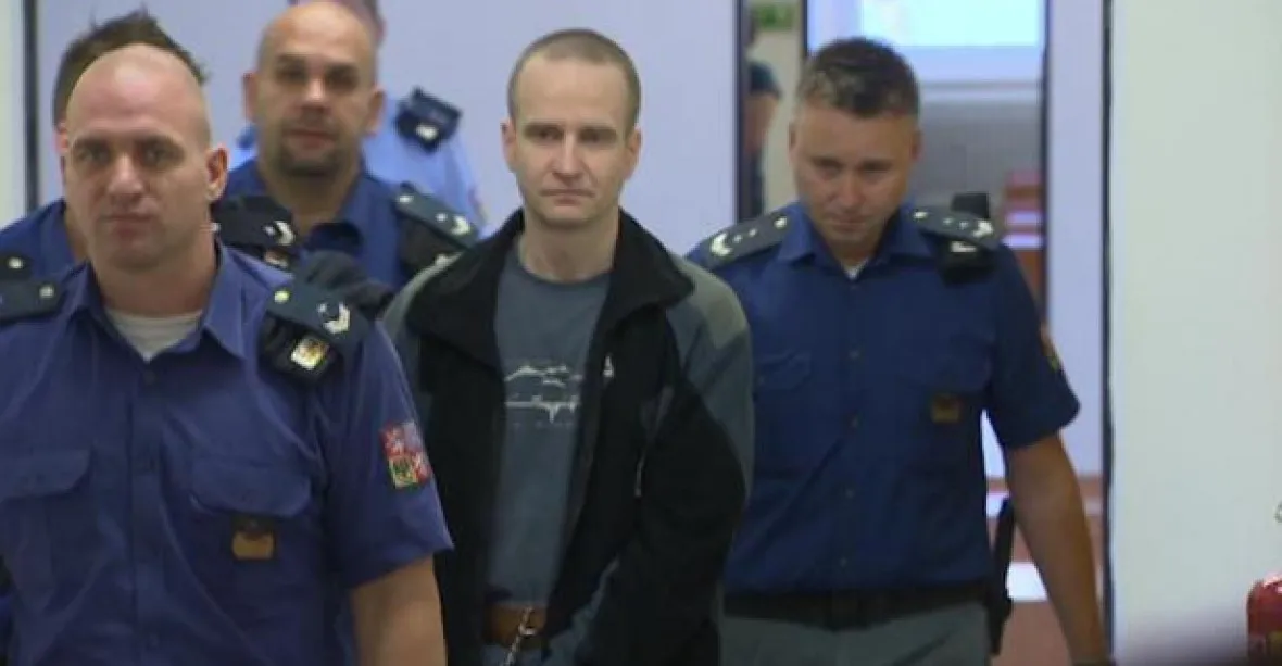Bývalý voják odsouzen za vraždu Housky k 17,5 letům vězení