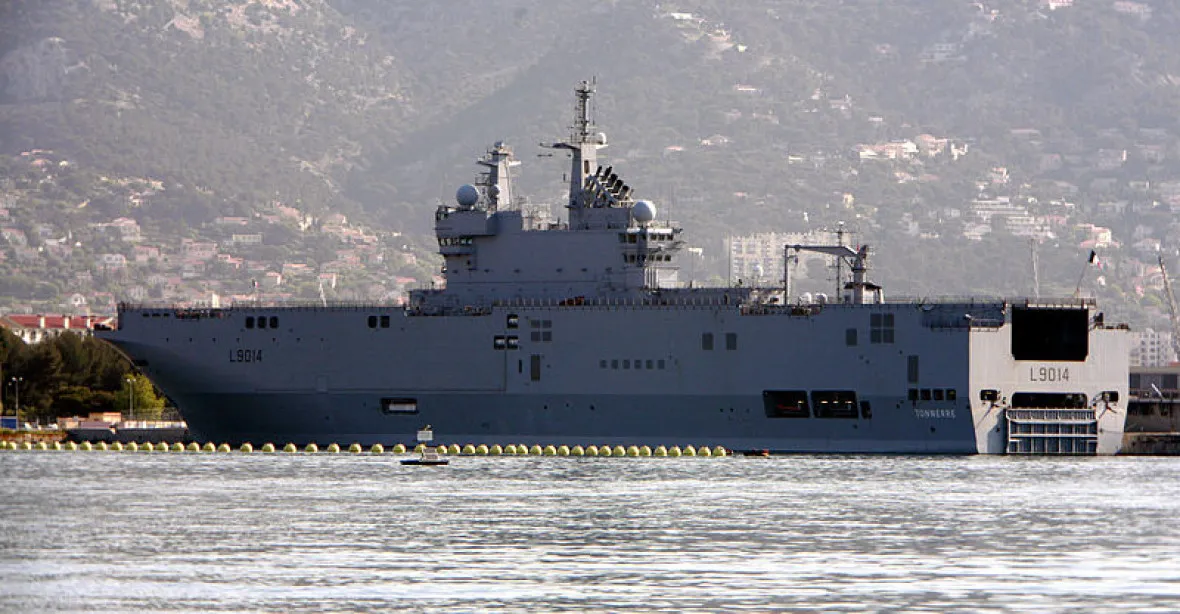 Rusko má prý pozvánku do Francie na předání válečné lodě