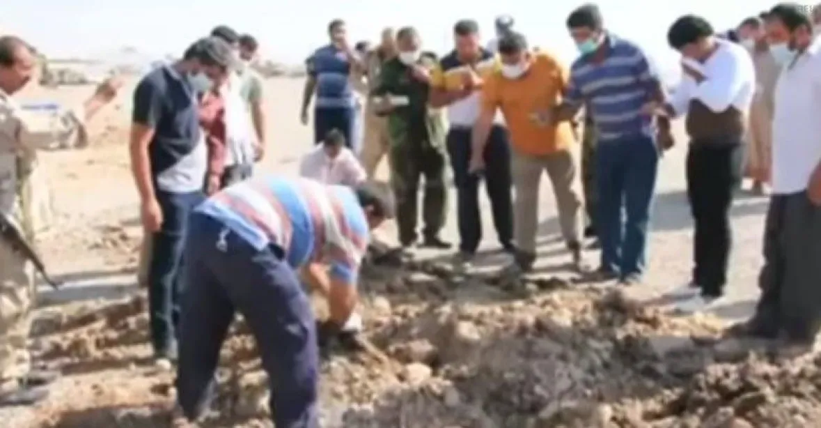 Masový hrob v Iráku: 150 těl sunnitů zabitých tento týden