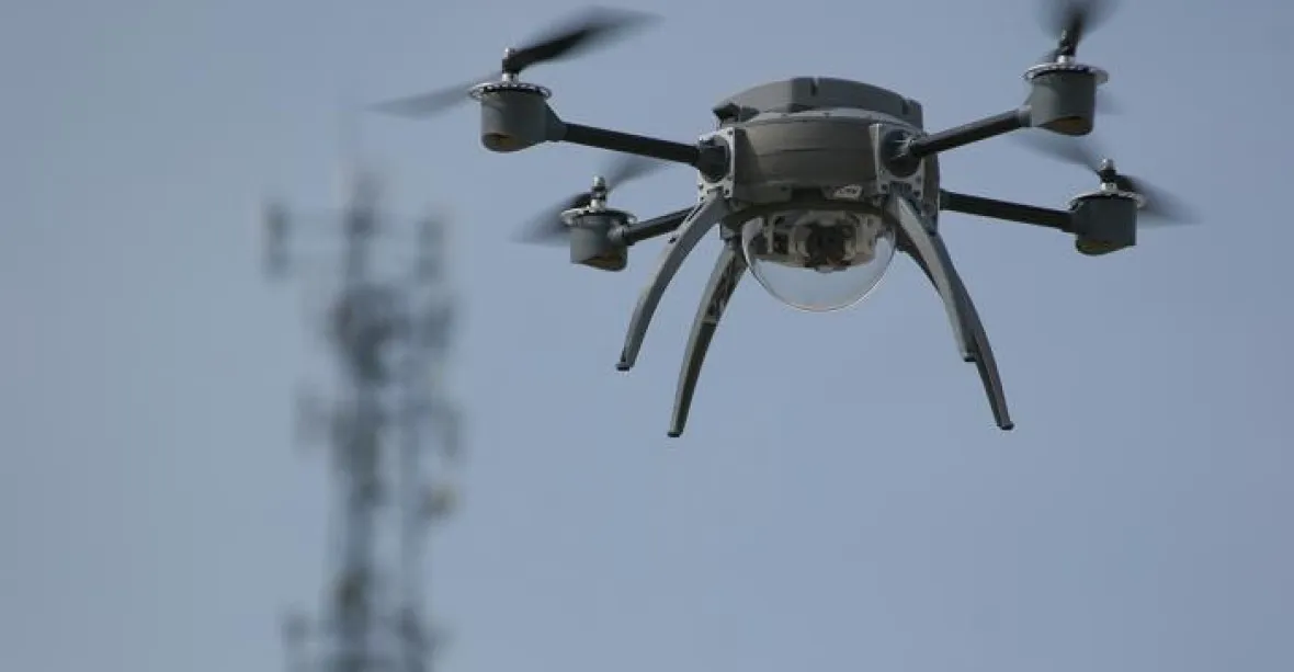Nad elektrárnami ve Francii létaly neznámé drony