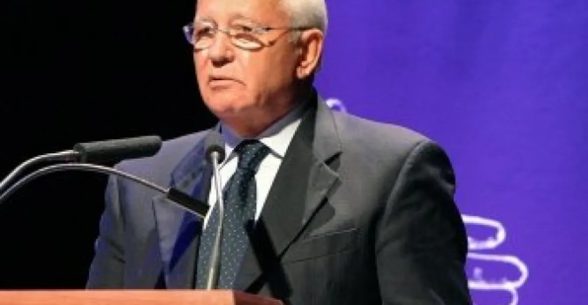 Gorbačov bude u Berlínské zdi obhajovat Putina