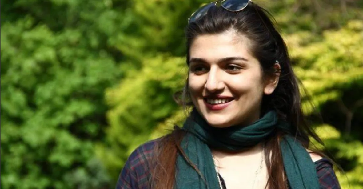 Írán propustil íránsko-britskou studentku na kauci z vězení
