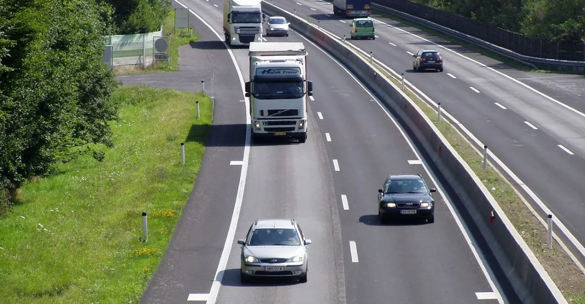 Německo zpoplatní dálnice, roční známka přijde na 3600 Kč