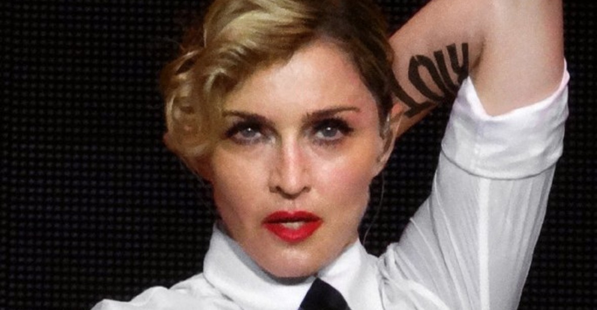 Madonna propaguje album. Svázala obličeje celebrit