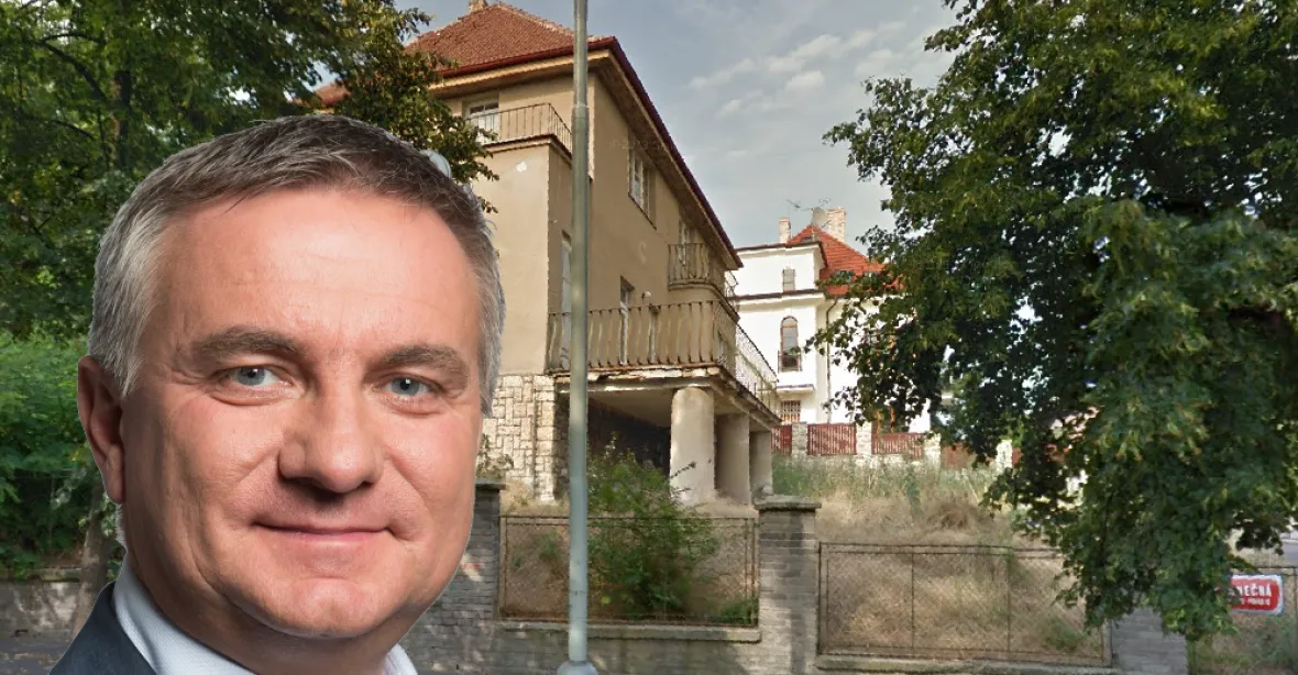 Janouškův advokát tají prostředníka prodeje vily Mynářovi