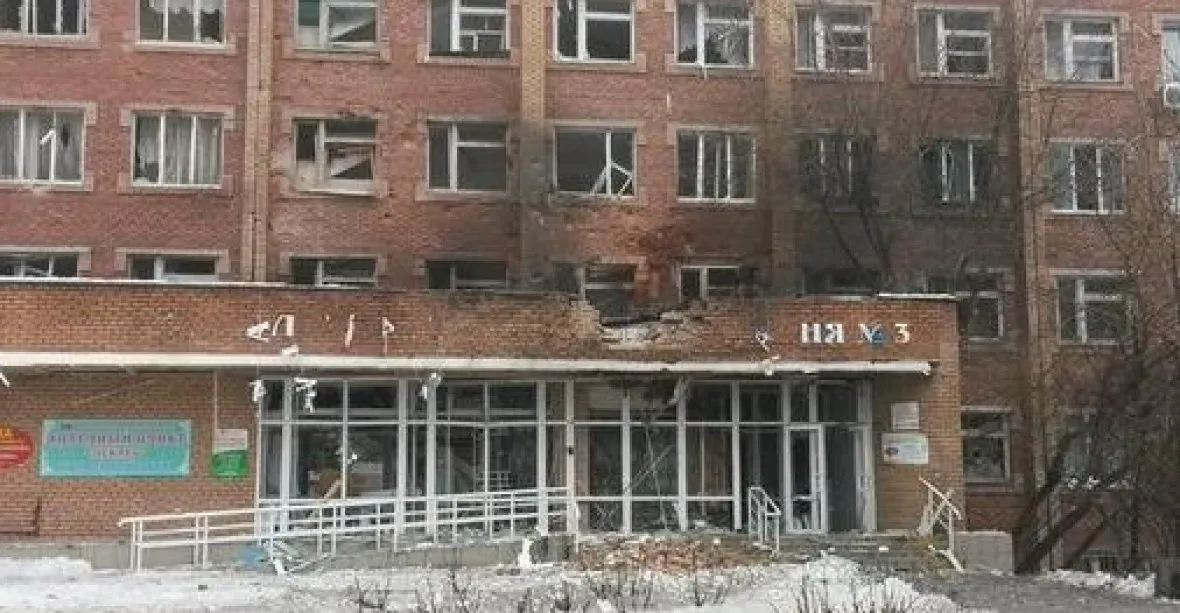 Dětská nemocnice v Doněcku dostala přímý zásah granátem