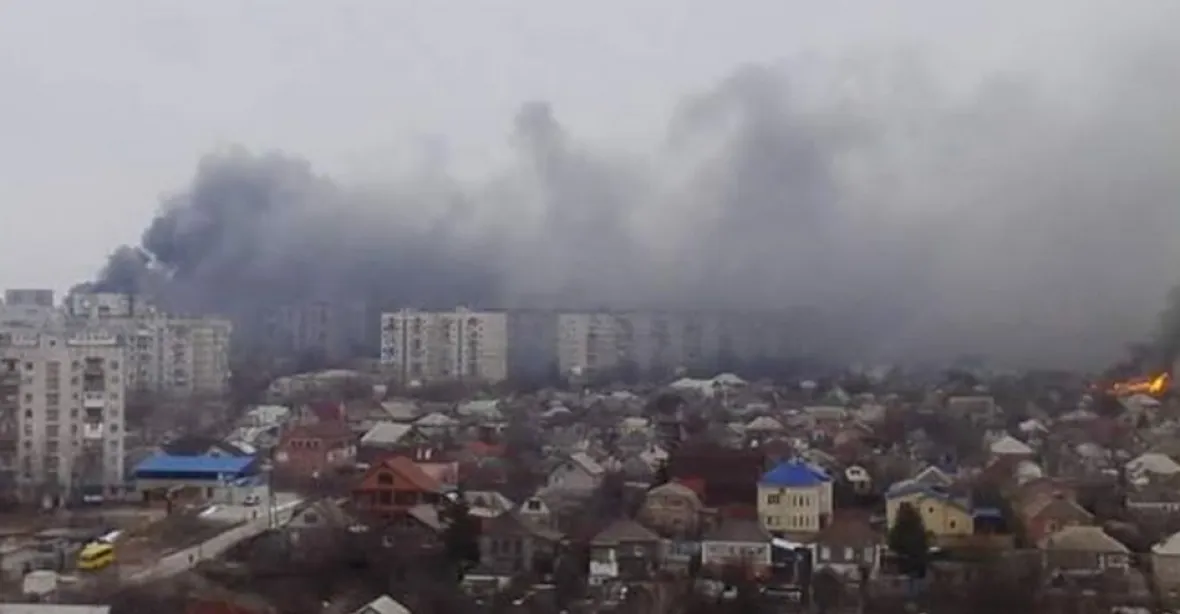 Povstalci zaútočili na Mariupol, město hlásí desítky mrtvých