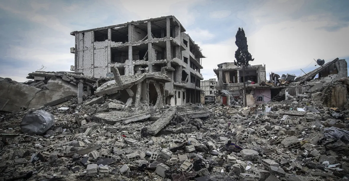 Kobani: tvrdě ubráněné město duchů. Prohráli jsme, přiznal IS