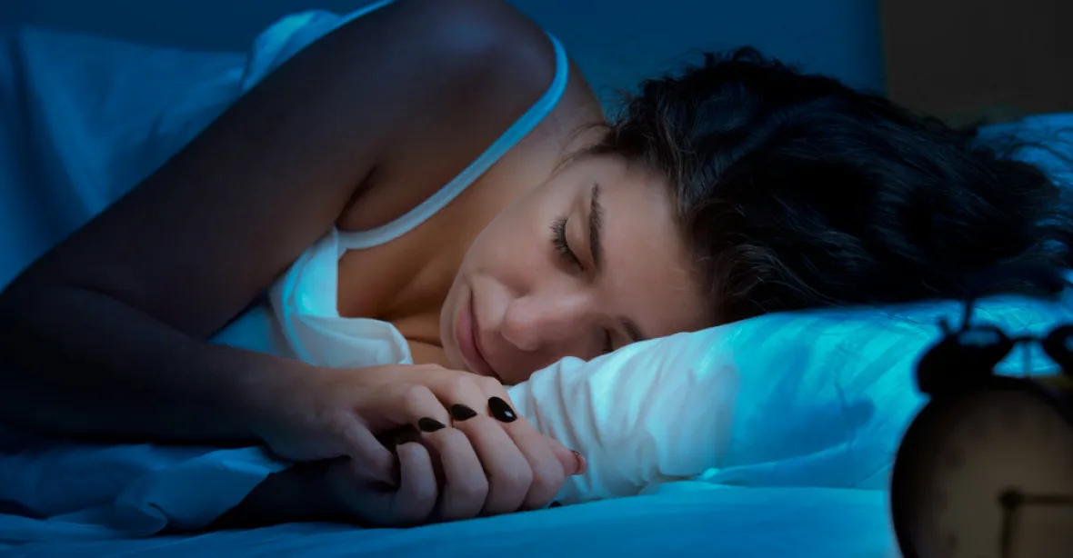 Muž předstíral vědecký výzkum spánku. Znásilnil přes stovku žen