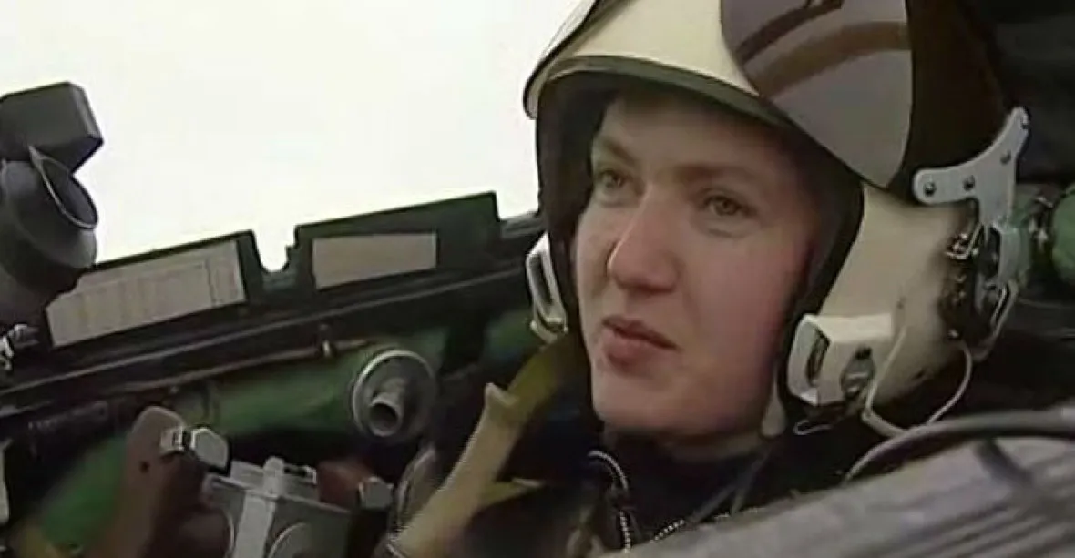 Hrdinka Ukrajiny. Porošenko ocenil vězněnou pilotku Savčenkovou