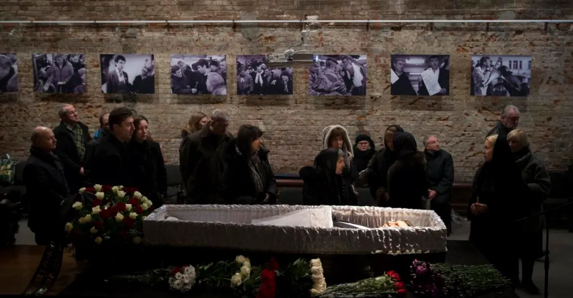 Pohřeb Němcova: Rusko vykázalo europoslankyni i polského politika