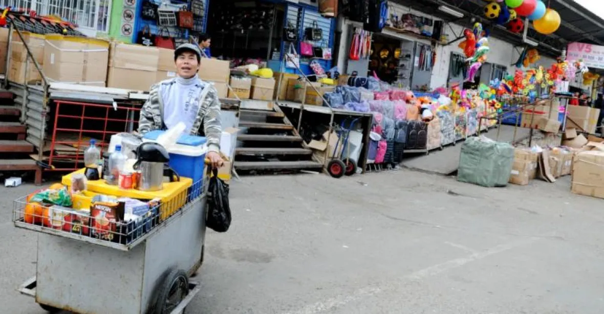 O živnostníky nejde, ale Vietnamci neplatí daně, mlží Babiš o on-line kontrole