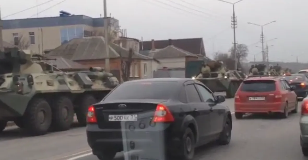 Ruská armáda se houfuje 80 km od ukrajinského Charkova