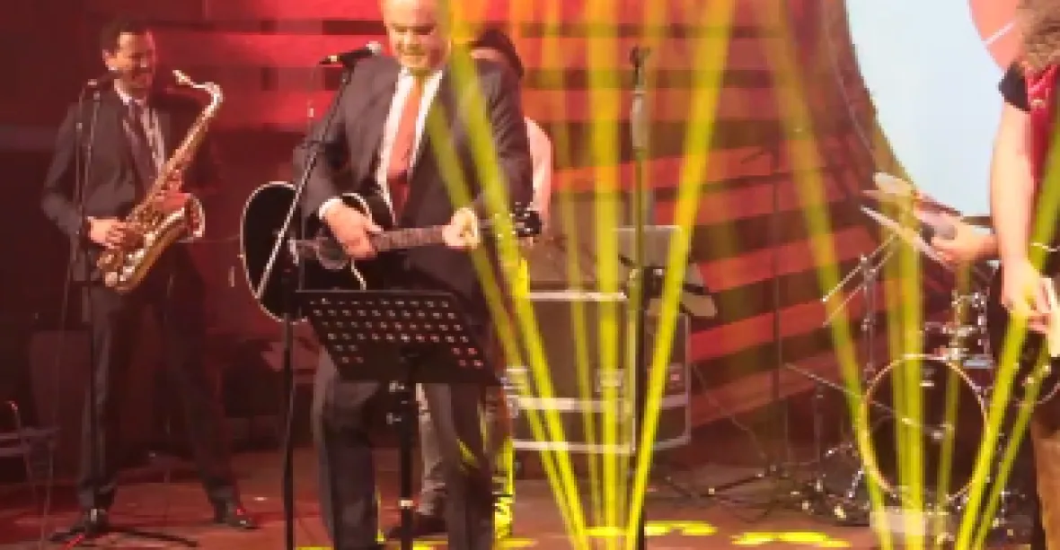 VIDEO: Slovenský prezident Kiska to rozjel na kytaru
