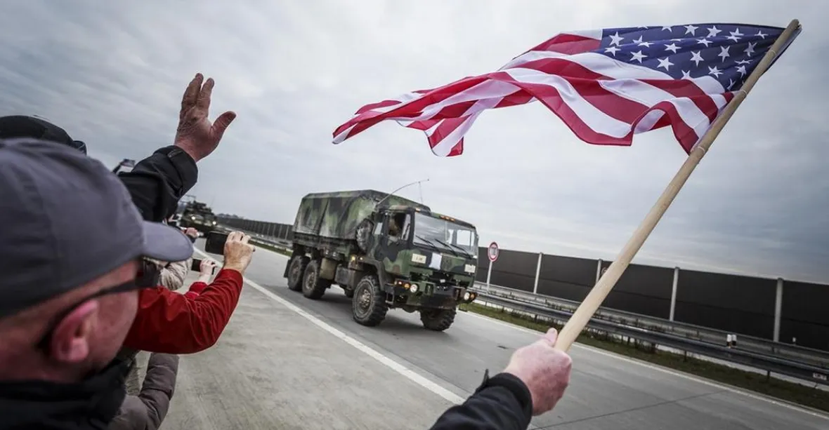 Podle Američanů Češi konvoji mávají, podle Rusů demonstrují