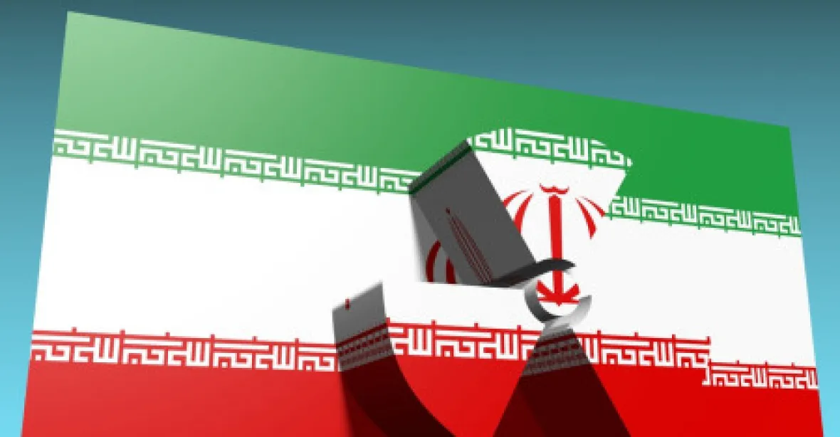 Obama: Sankce proti Íránu musejí zatím pokračovat