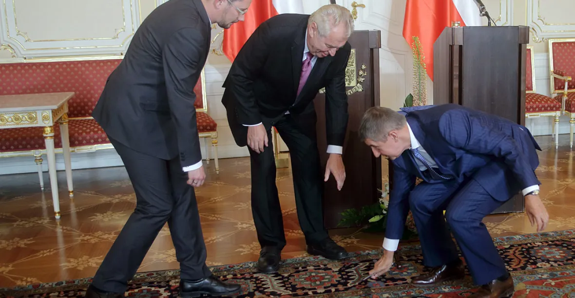 Ovčáček brání Zemana: Před Putinem se hrbil míň než Kerry
