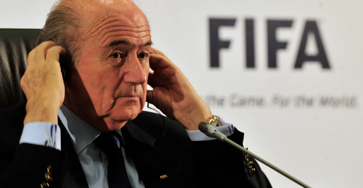 ‚Nemůžu hlídat každého 24 hodin.‘ Blatter odmítá výzvy k odchodu
