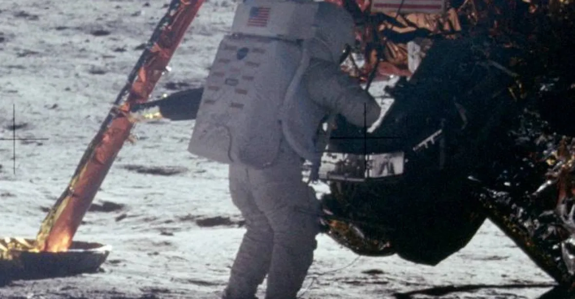 Přistáli Američané na Měsíci? Rusové to chtějí prošetřit