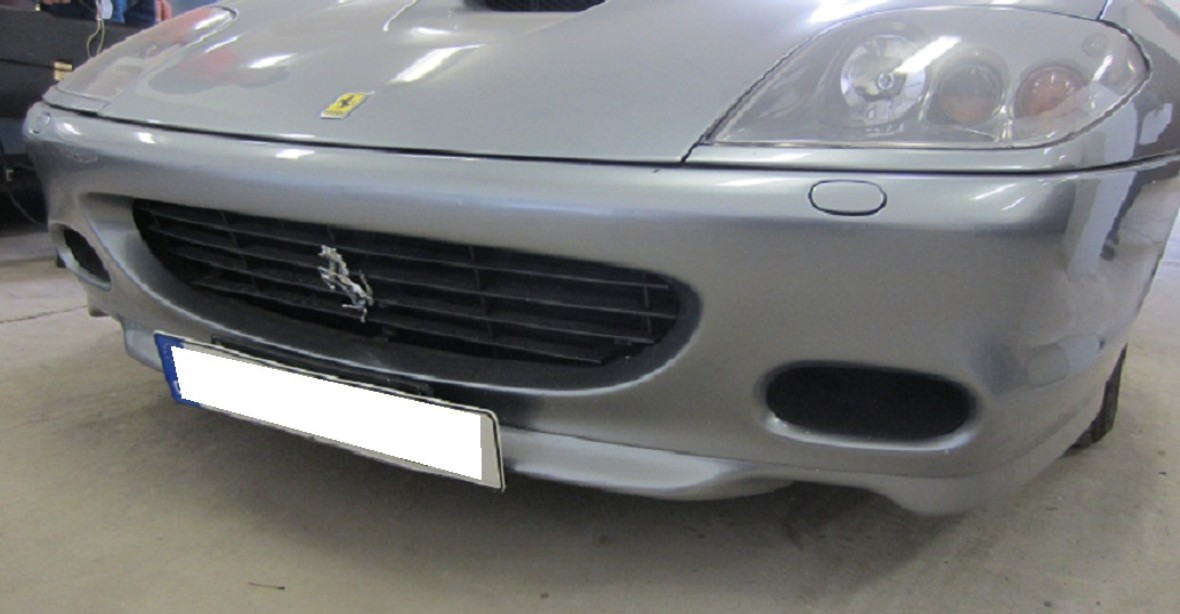 Ferrari, mercedes... Stát prodává auta zabavená dealerovi drog