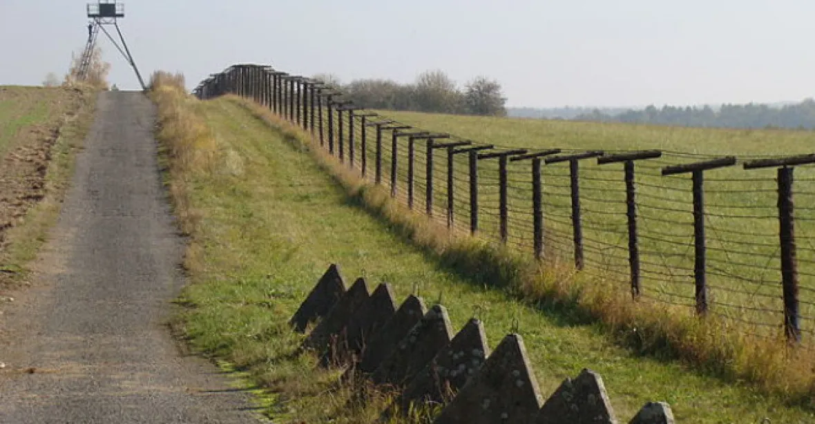 Maďaři začali stavět plot proti uprchlíkům
