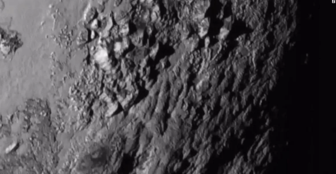 NASA zveřejnila první detailní snímky Pluta
