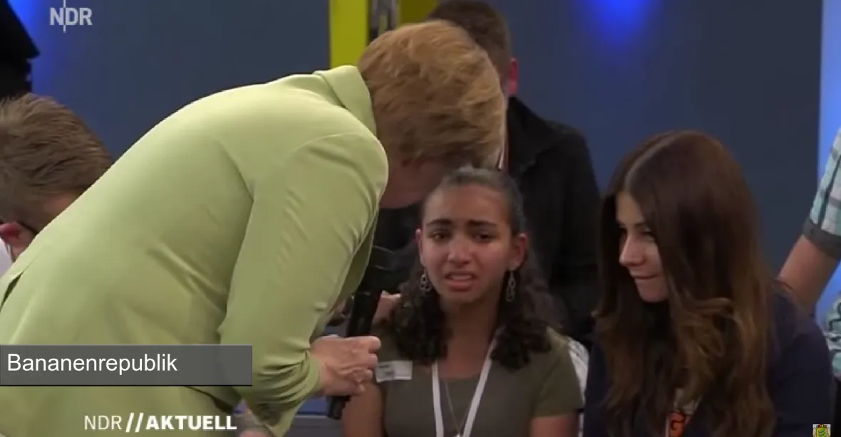 ‚Bylo to v pořádku.‘ Palestinská dívka brání Merkelovou