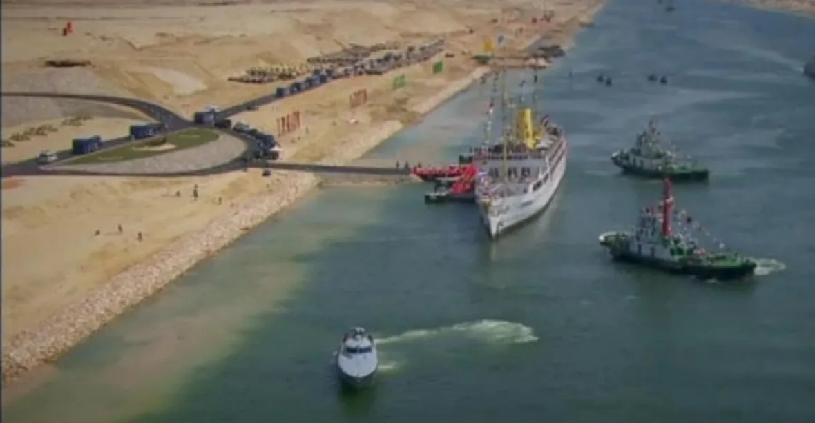 Otevřel se nový Suezský průplav
