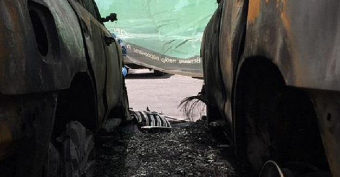V Doněcku někdo zapálil čtyři auta pozorovatelů OBSE