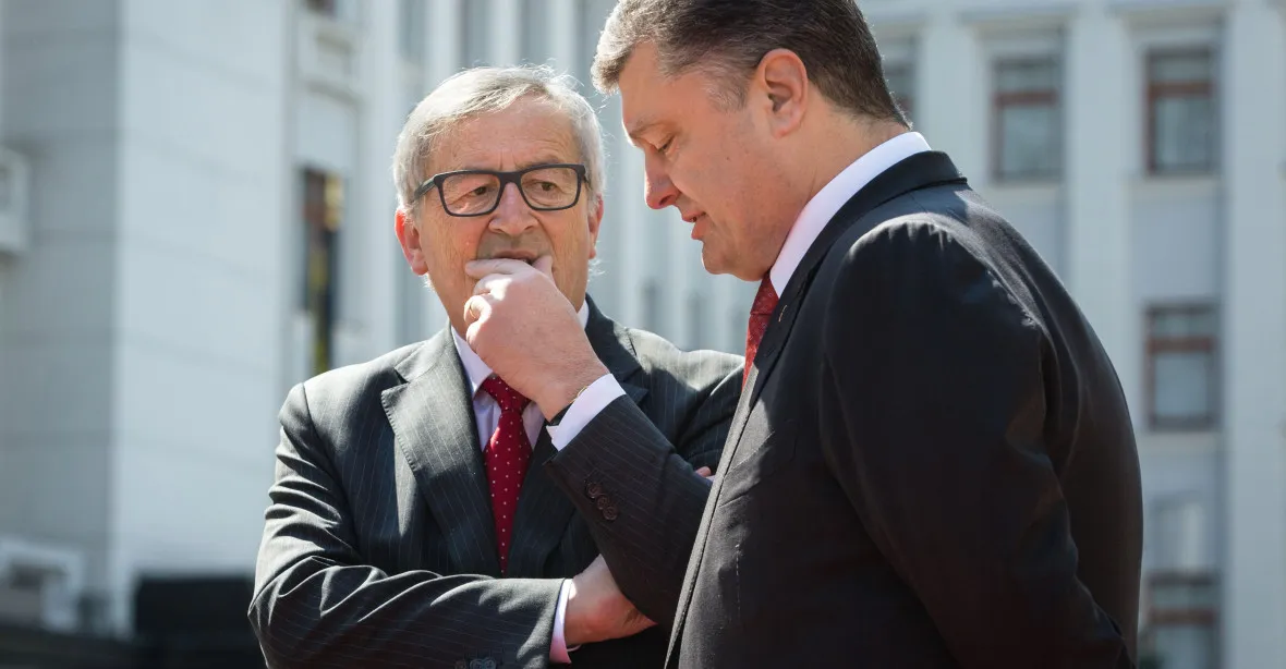 Evropa zruší víza pro Ukrajince, slíbil Juncker Porošenkovi