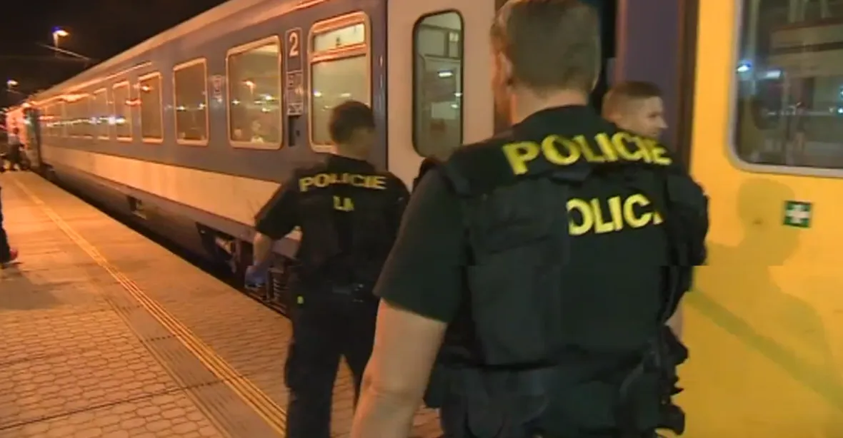 Zátah na uprchlíky na nádraží v Břeclavi: přes 200 zadržených