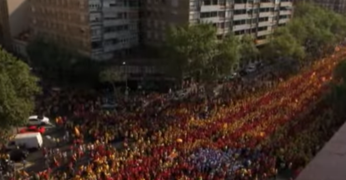 VIDEO: Milion Katalánců vyšlo v Barceloně do ulic. Chtějí samostatnost