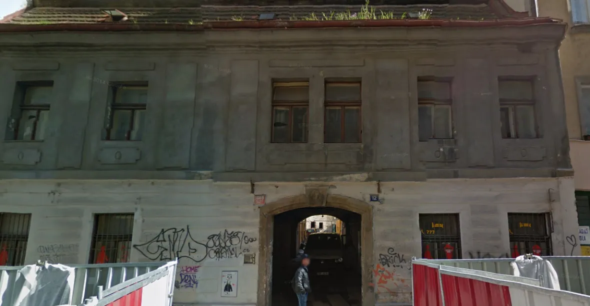 Historický dům v centru Prahy nahradí osmipatrová novostavba. Oprávněně?