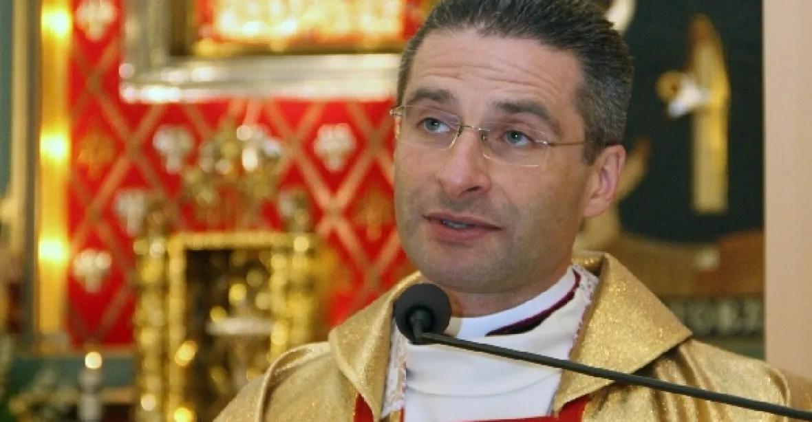 Vatikán se zhrozil, vysoký klerik se přiznal k homosexualitě
