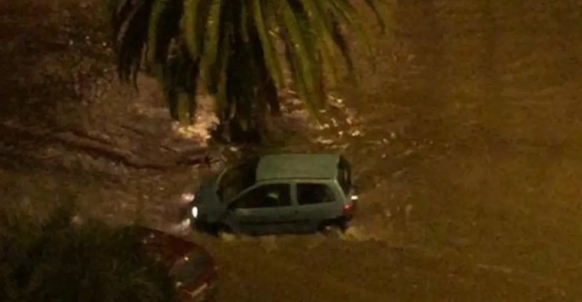 Blesková povodeň na Azurovém pobřeží zabíjela