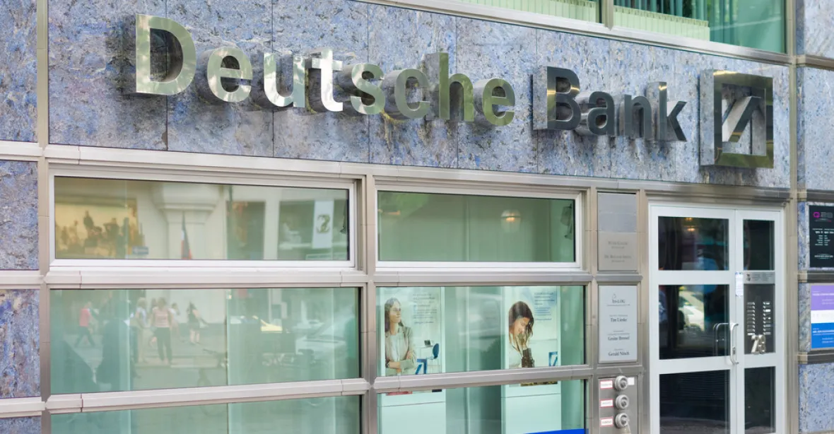 Němci tlačí na banky: Otvírejte účty běžencům bez dokladů