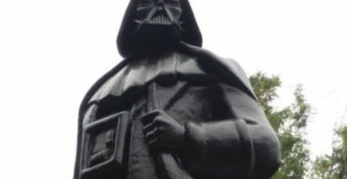 Ze sochy Lenina je Darth Vader. Revolucionář ale hibernuje uvnitř